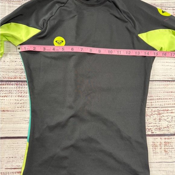 NWT Roxy Rash Guard Girls little girls size 4 - Picture 6 of 6